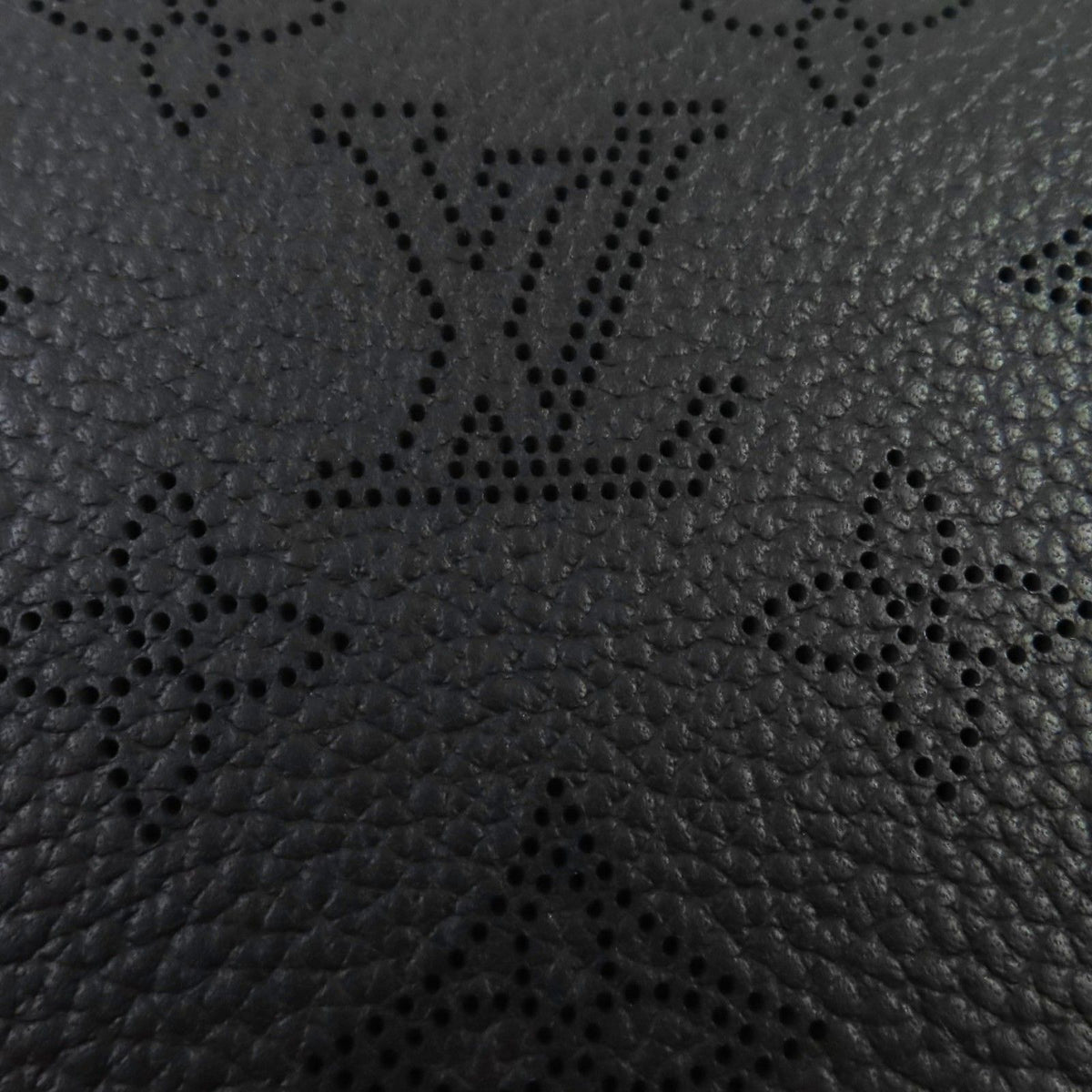 Louis Vuitton Zippy Wallet Mahina Noir Monogram Leather Zip Around — view 7