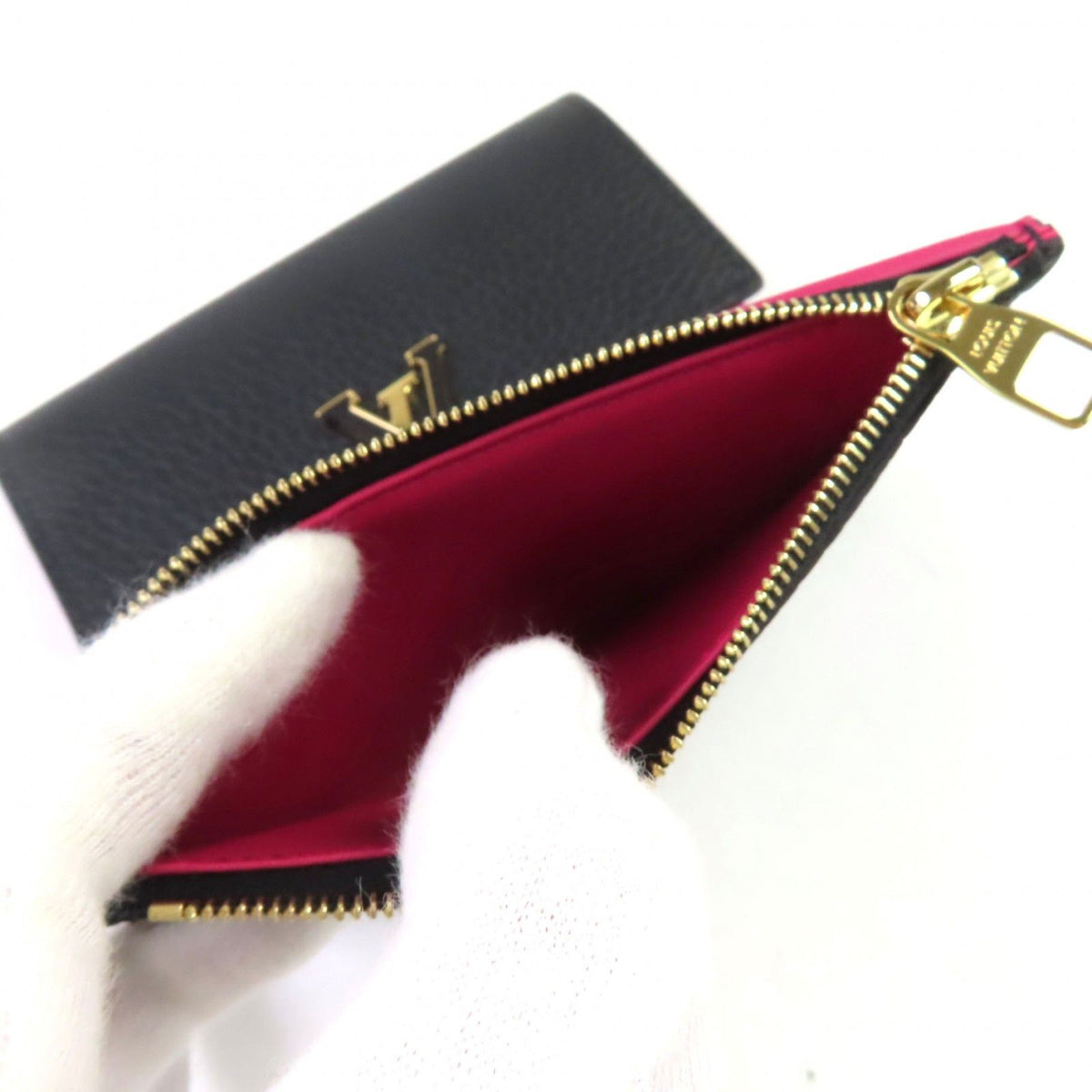 Louis Vuitton Portefeuille Capucines Compact Taurillon Leather Bifold Wallet — view 8