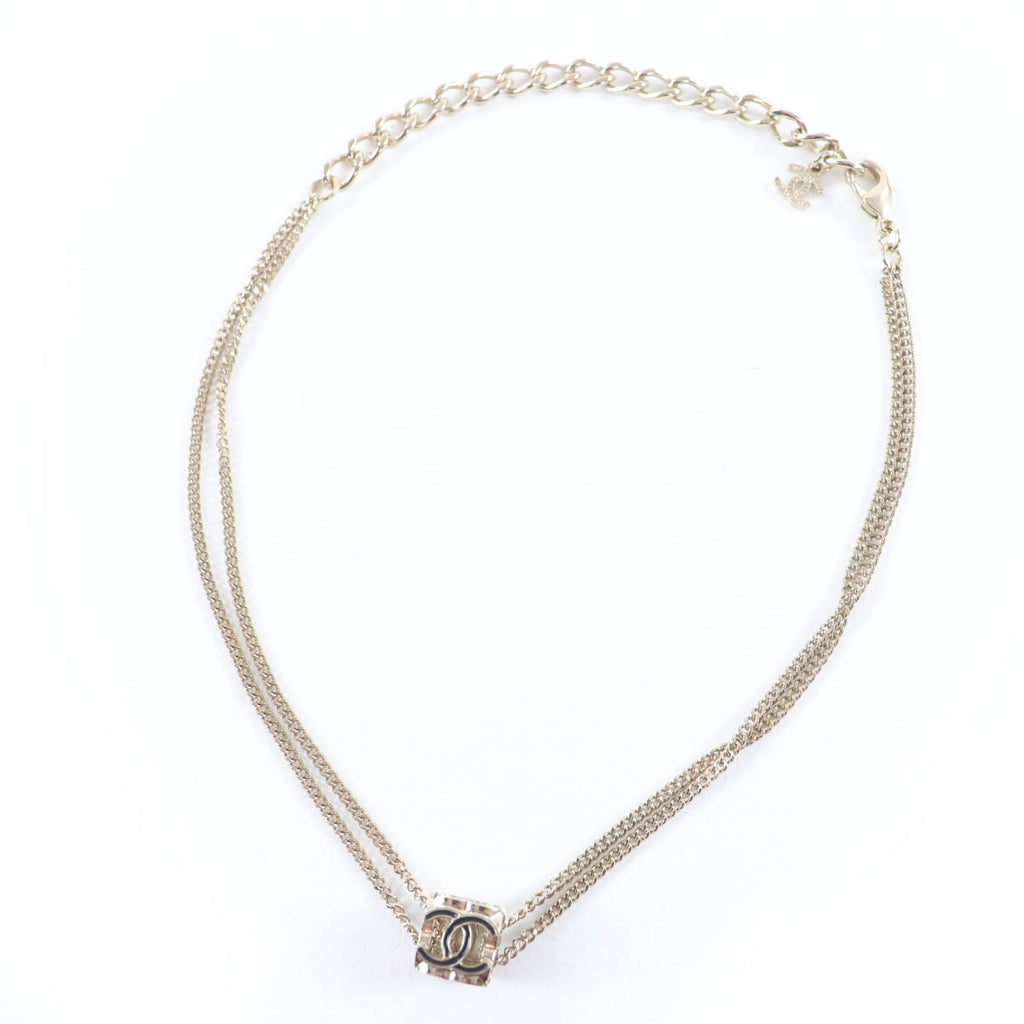 Chanel CC Logo Cube Pendant Gold — view 2