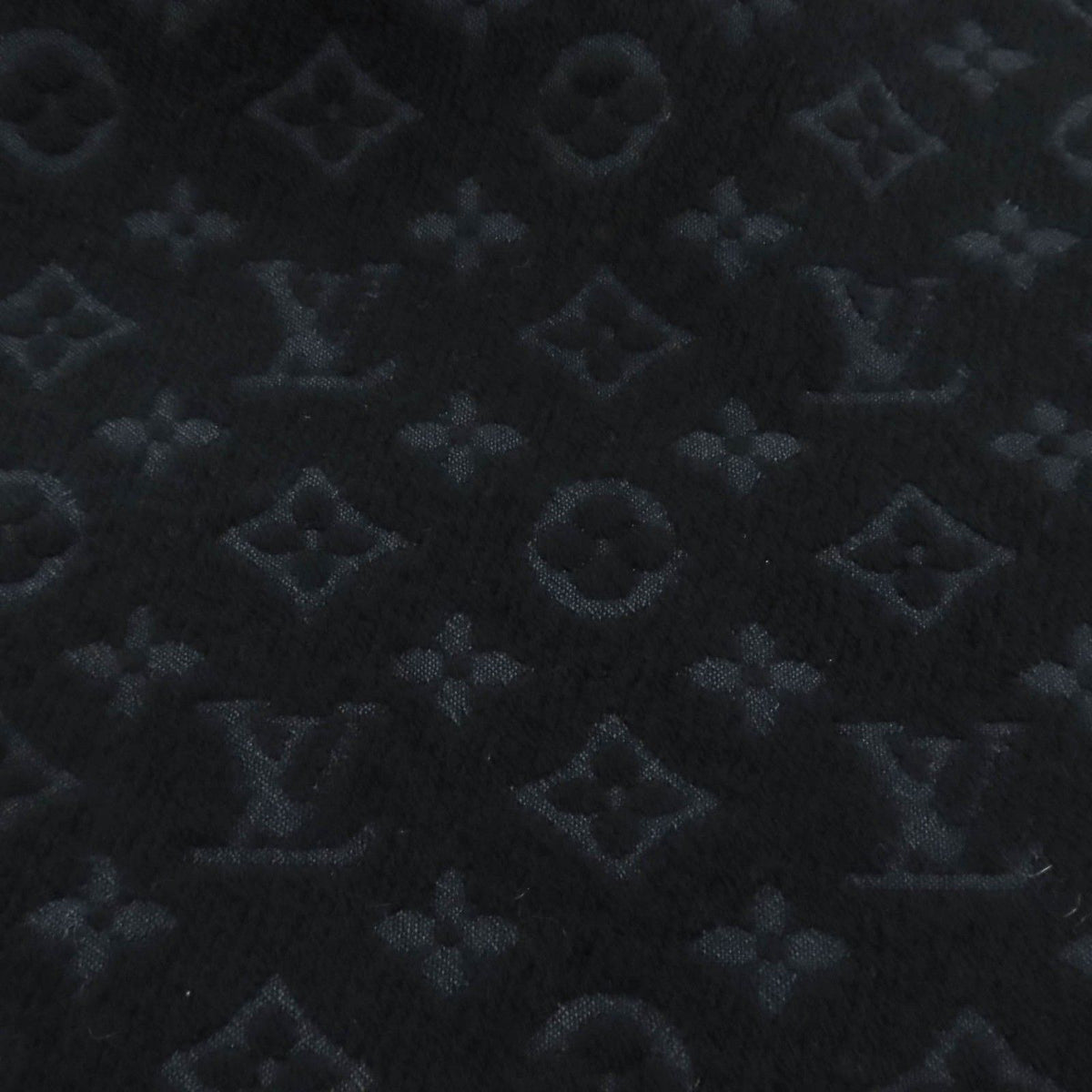 Louis Vuitton Monogram Classic Wool 100% Scarf with Fringes Black — view 5