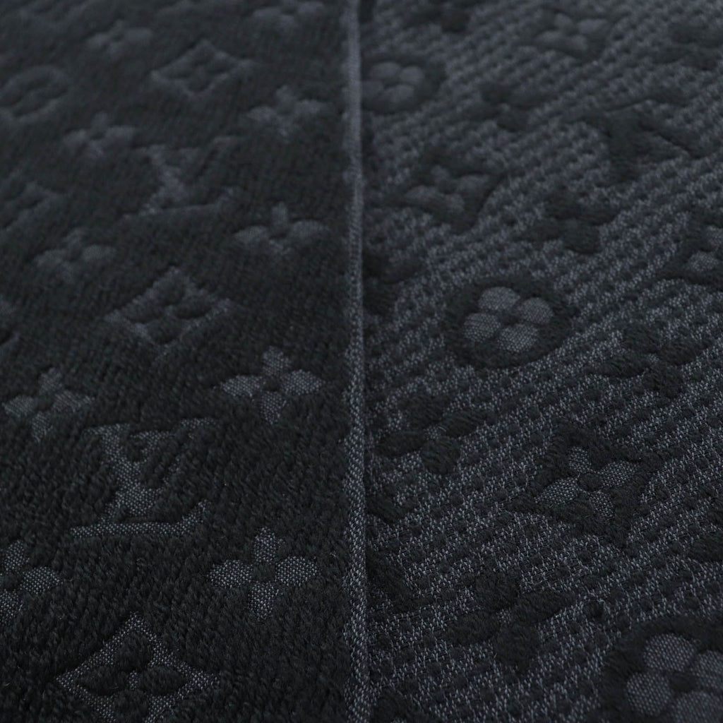 Louis Vuitton Monogram Classic Wool 100% Scarf with Fringes Black — view 4