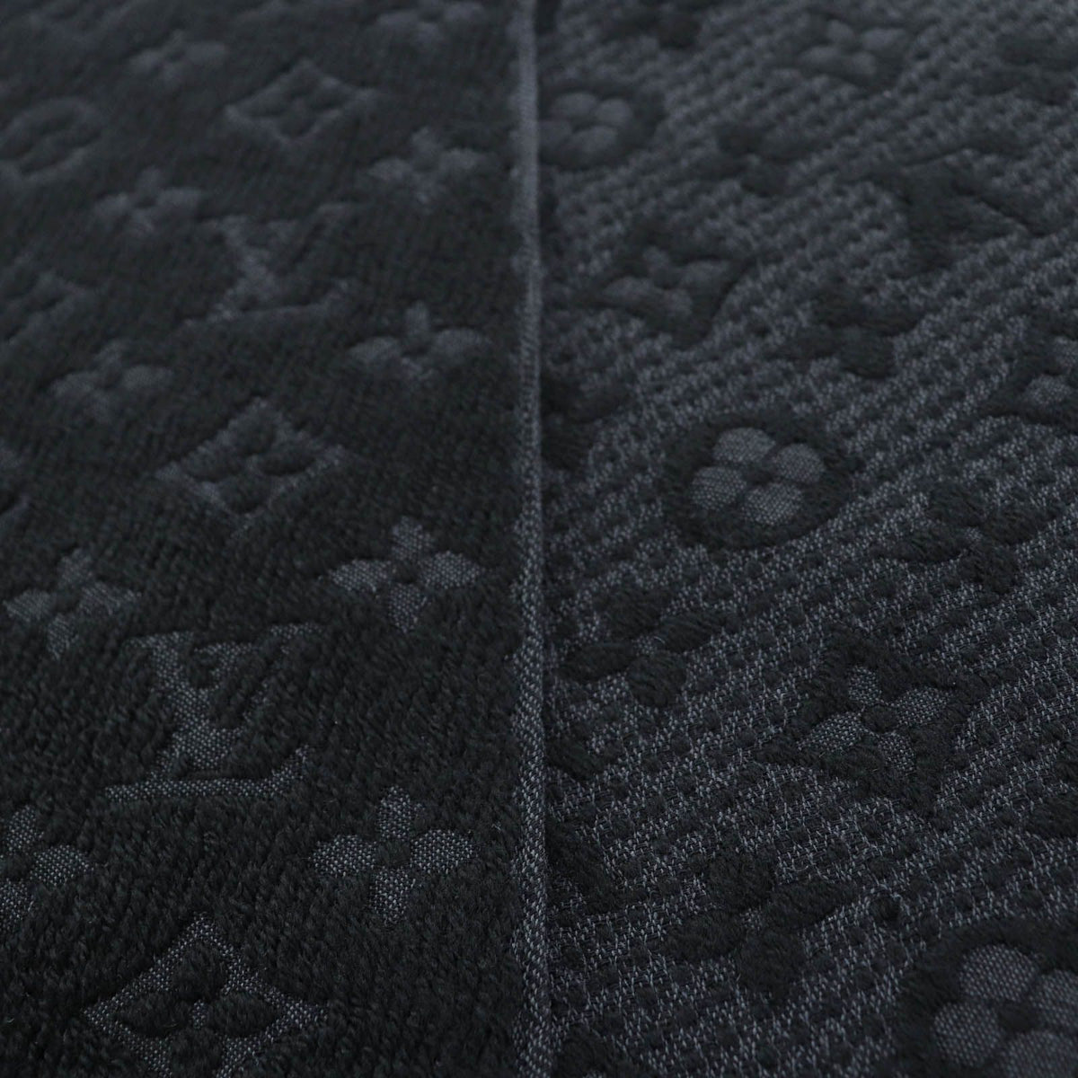 Louis Vuitton Monogram Classic Wool 100% Scarf with Fringes Black — view 4