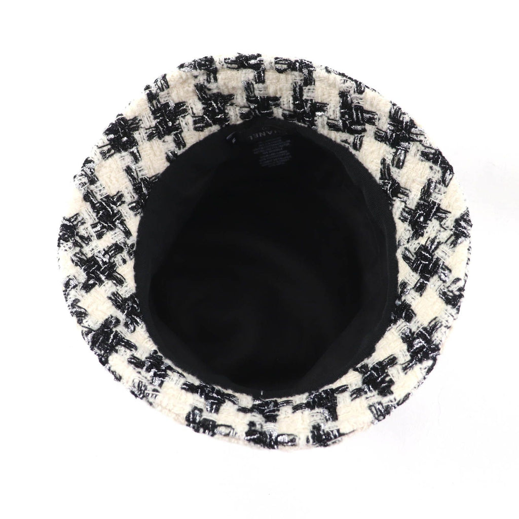 Chanel 20B CC Logo Plate Houndstooth Glitter Tweed Hat White Black — view 4