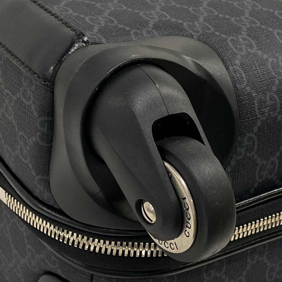 Gucci Travel Bag GG Supreme Black Leather — view 6