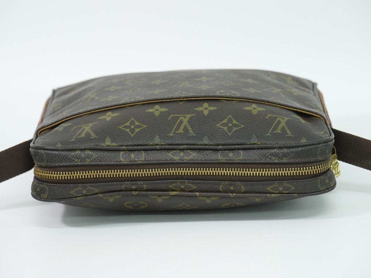 Louis Vuitton LV Trotteur Beaubourg Monogram Shoulder Bag Pochette Brown — view 5