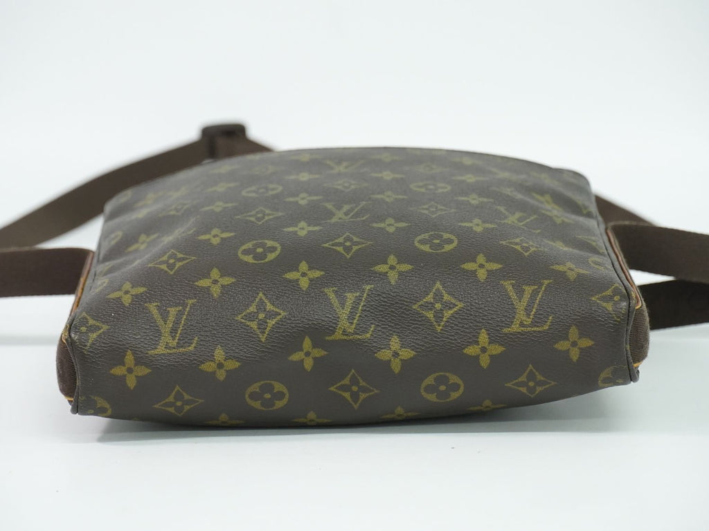Louis Vuitton LV Trotteur Beaubourg Monogram Shoulder Bag Pochette Brown — view 3
