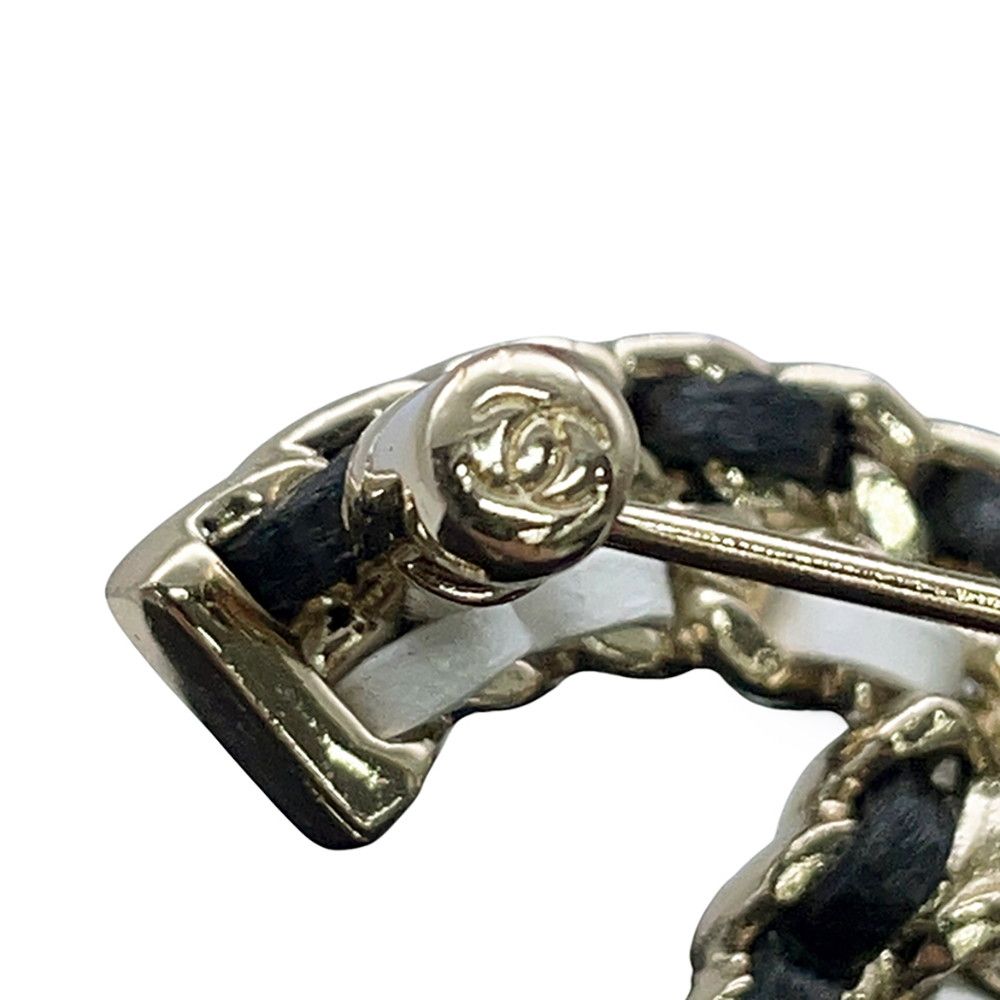 Chanel Brooch CC Logo Leather Black White — view 7