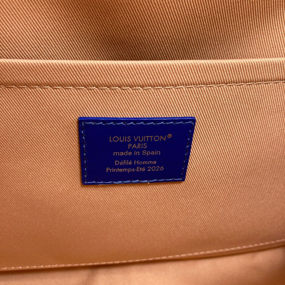 Louis Vuitton Takeout Messenger Shoulder Bag Leather — view 6