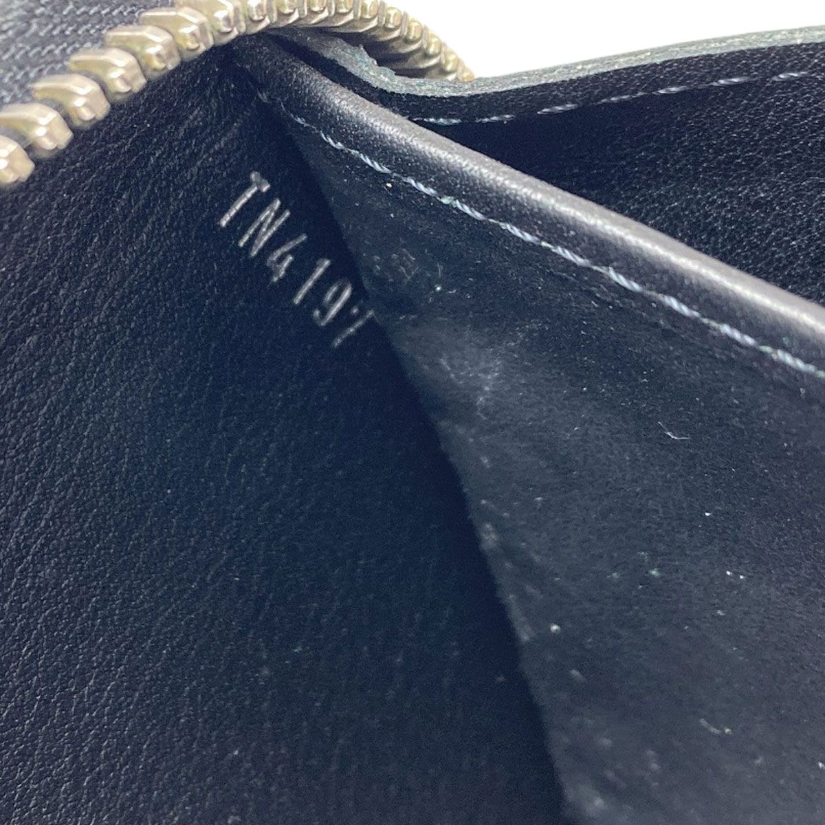 Louis Vuitton Zippy Wallet Mahina Leather — view 7