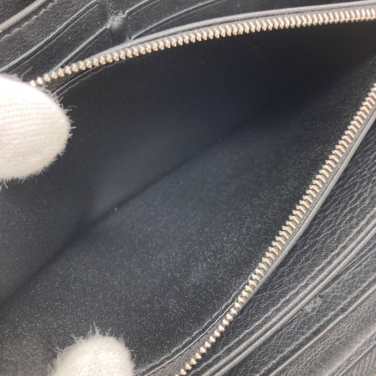 Louis Vuitton Zippy Wallet Mahina Leather — view 5