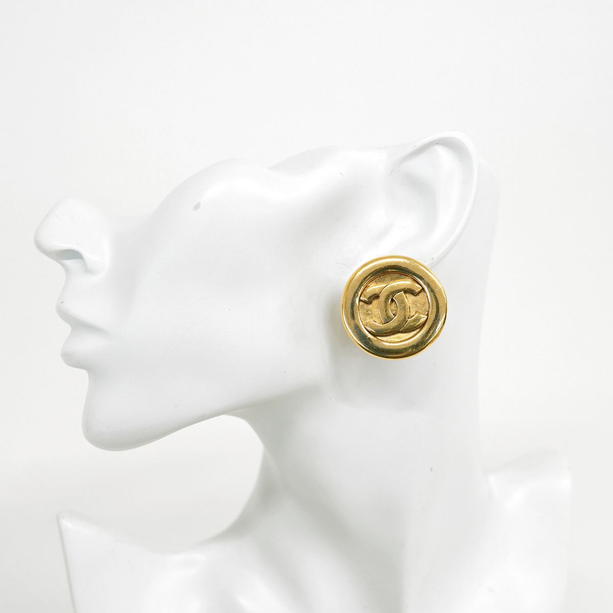 Chanel Earrings Vintage CC Logo Round Circle Gold Plated — view 5