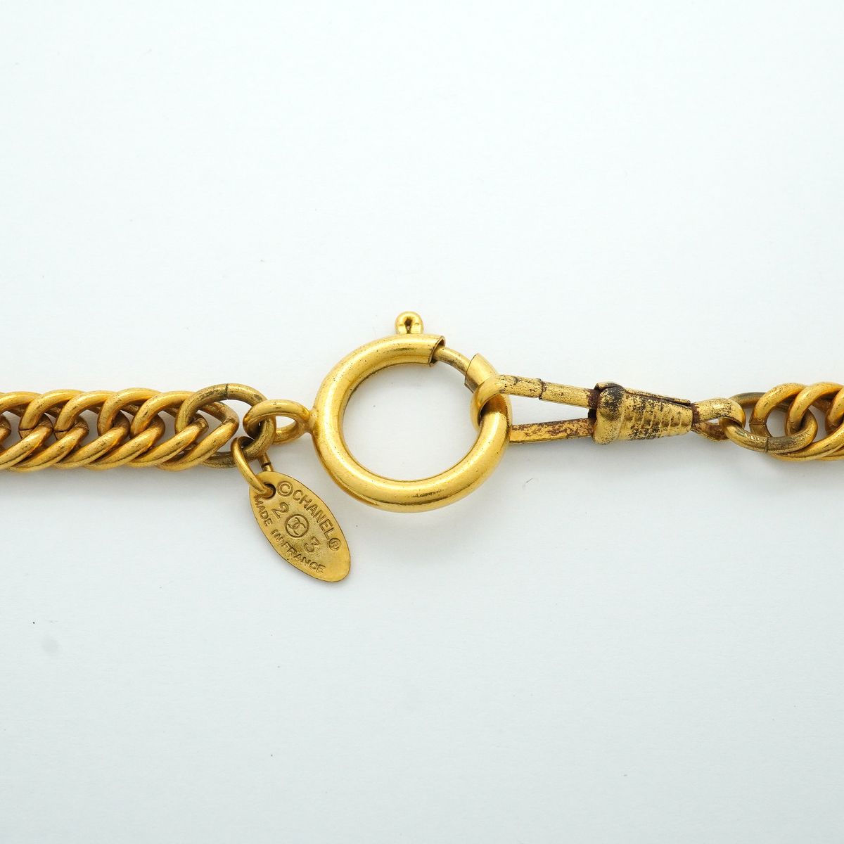 Chanel Necklace Vintage CC Logo Loupe Round Circle Gold Plated — view 4