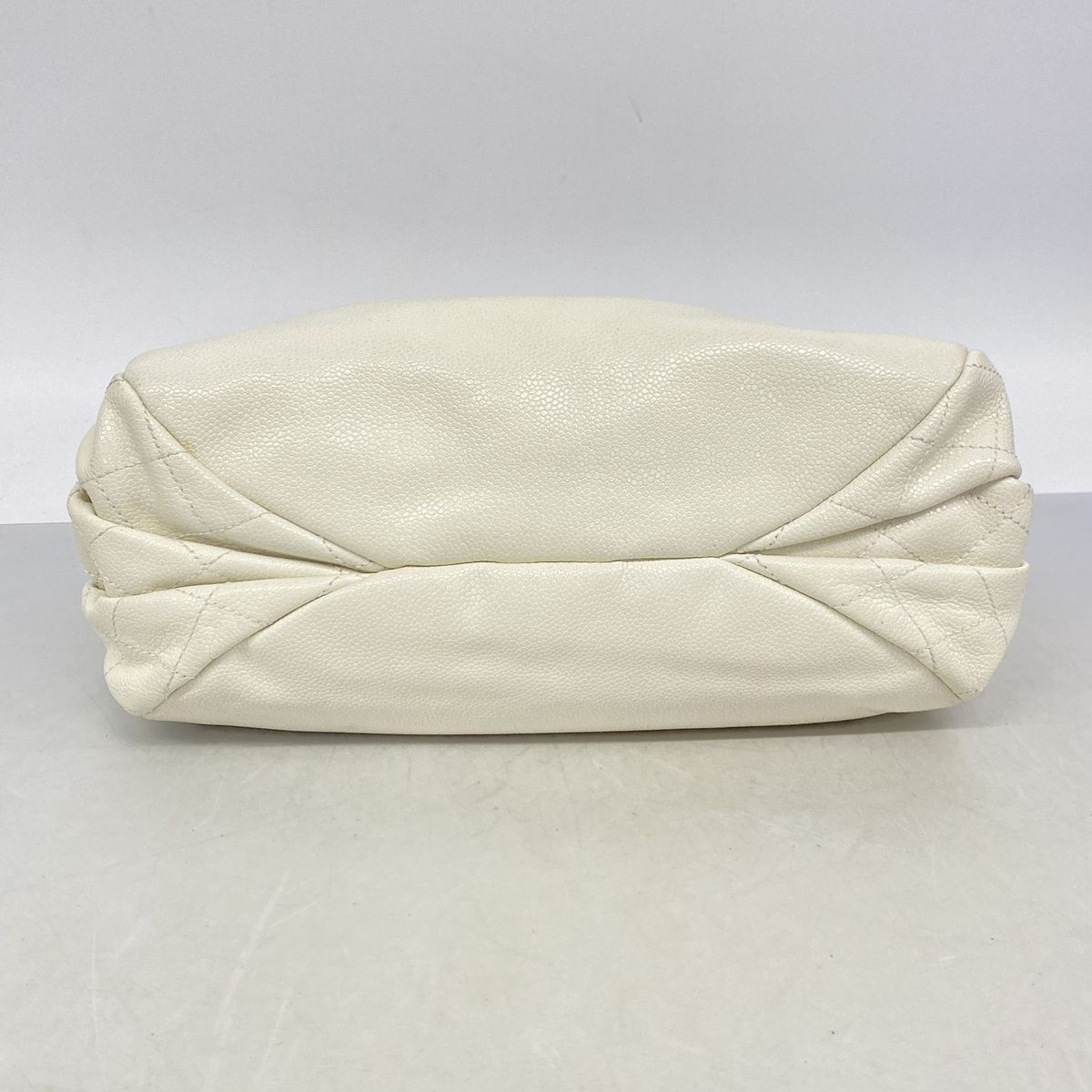 Chanel Shoulder Bag Caviar Leather White Silver — view 3