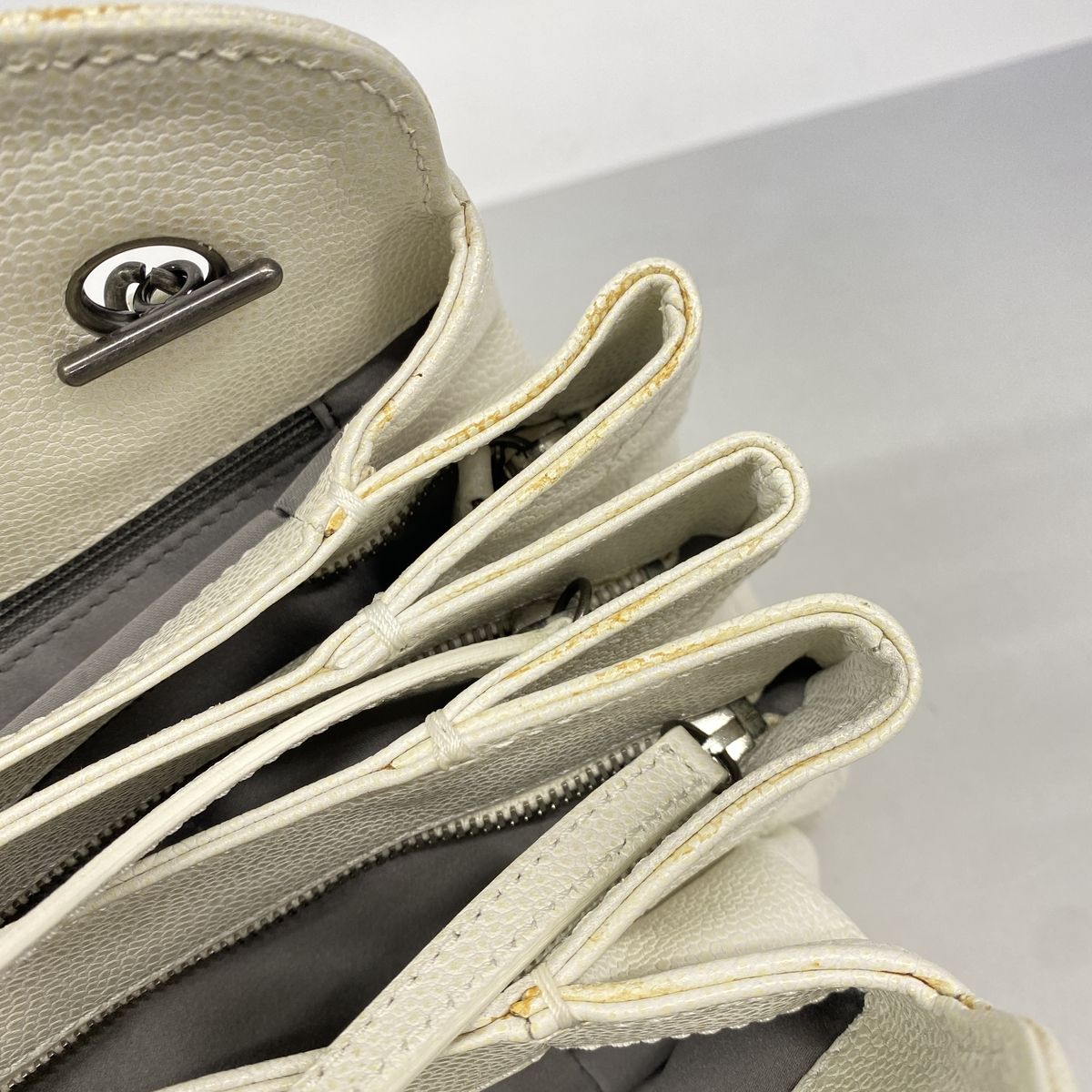 Chanel Shoulder Bag Caviar Leather White Silver — view 6