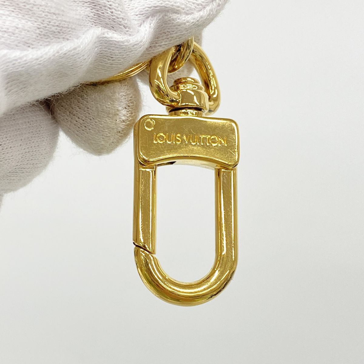 Louis Vuitton Key Holder Charm Vivienne Ice Skating Gold — view 2