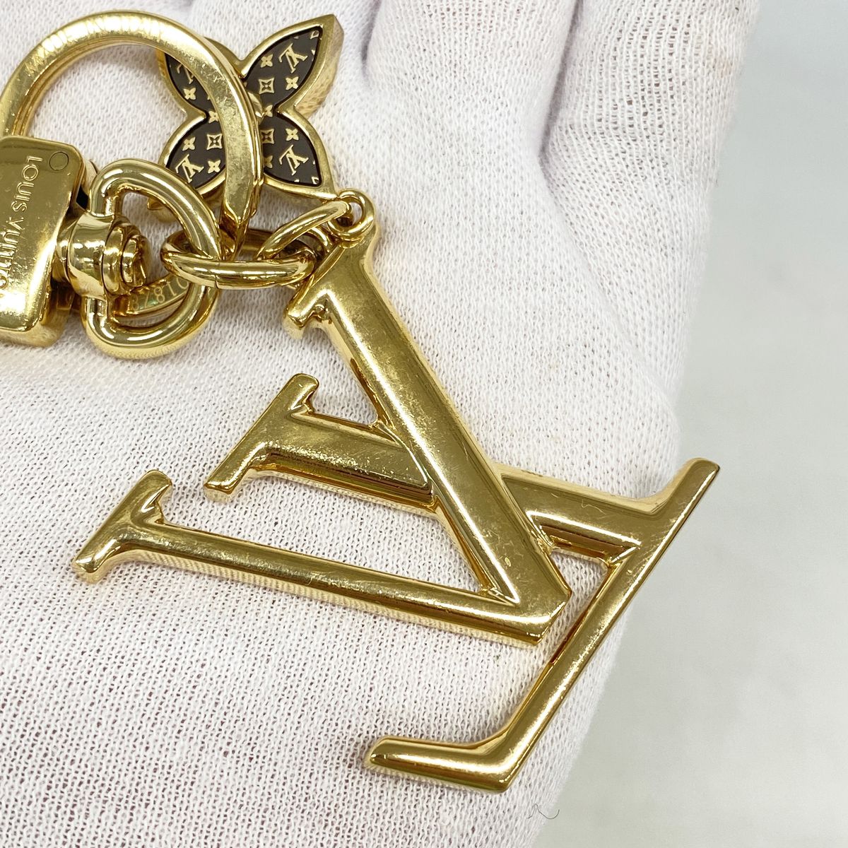 Louis Vuitton Key Holder Charm LV Iconic Gold Dark Brown — view 3