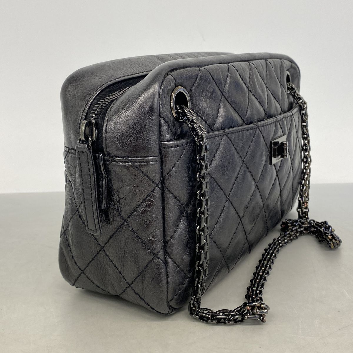Chanel Shoulder Bag 2.55 Calfskin Black — view 2