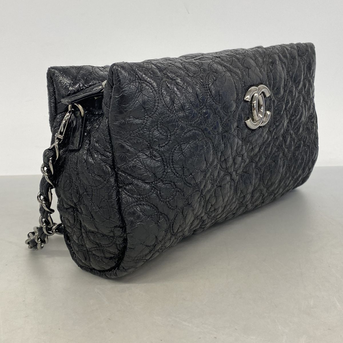 Chanel Shoulder Bag Camellia Leather Black Silver — view 2