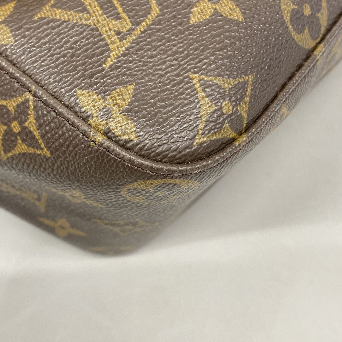 Louis Vuitton Shoulder Bag Monogram Looping GM Brown — view 6