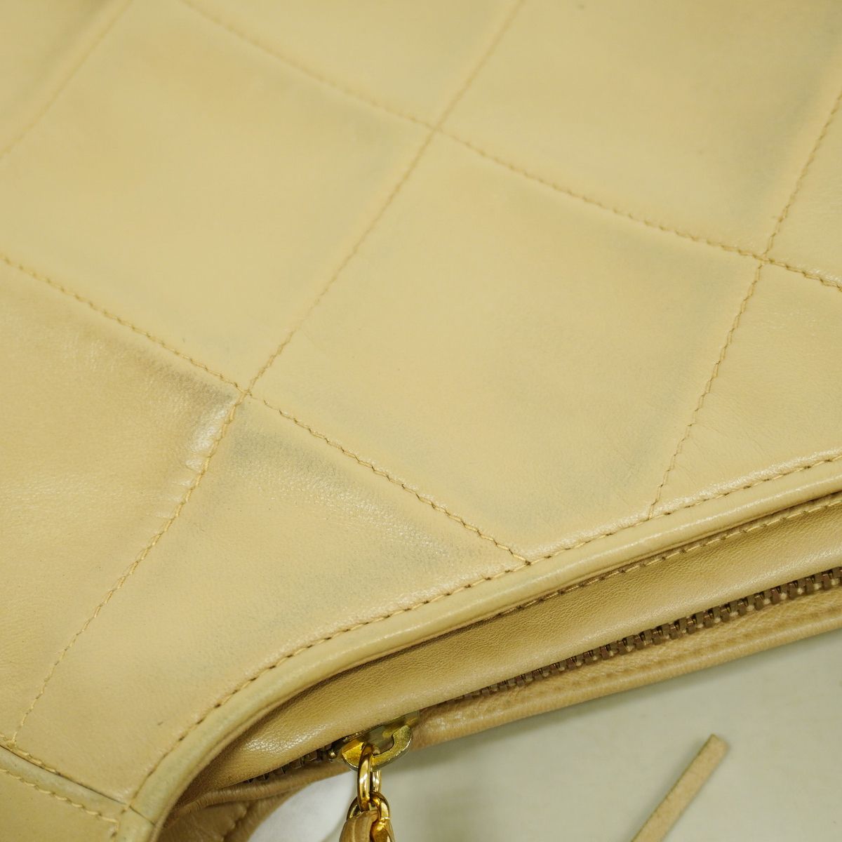 Chanel Shoulder Bag Quilted Lambskin Beige Gold — view 8