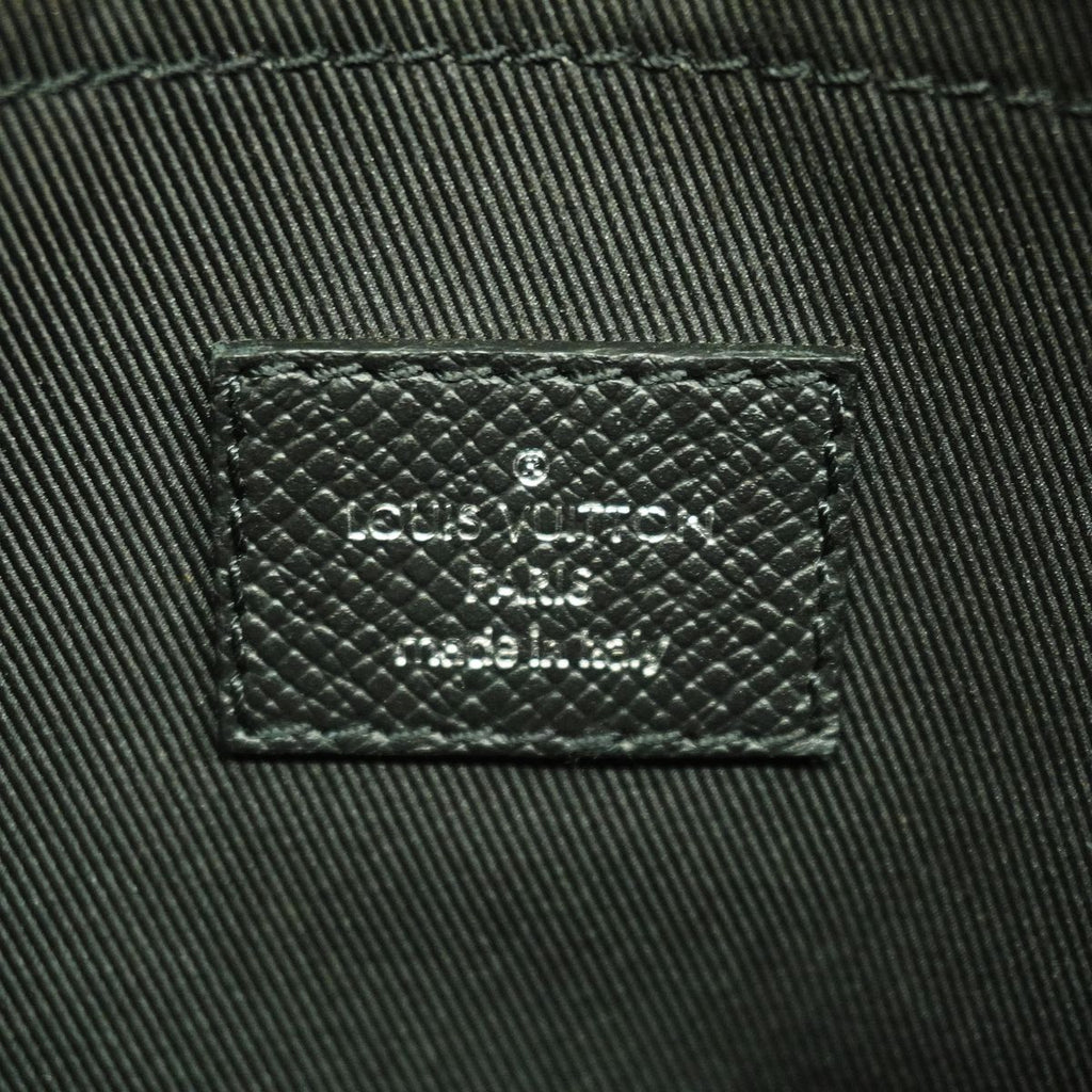 Louis Vuitton Shoulder Bag Taigarama Outdoor Messenger PM Black — view 5
