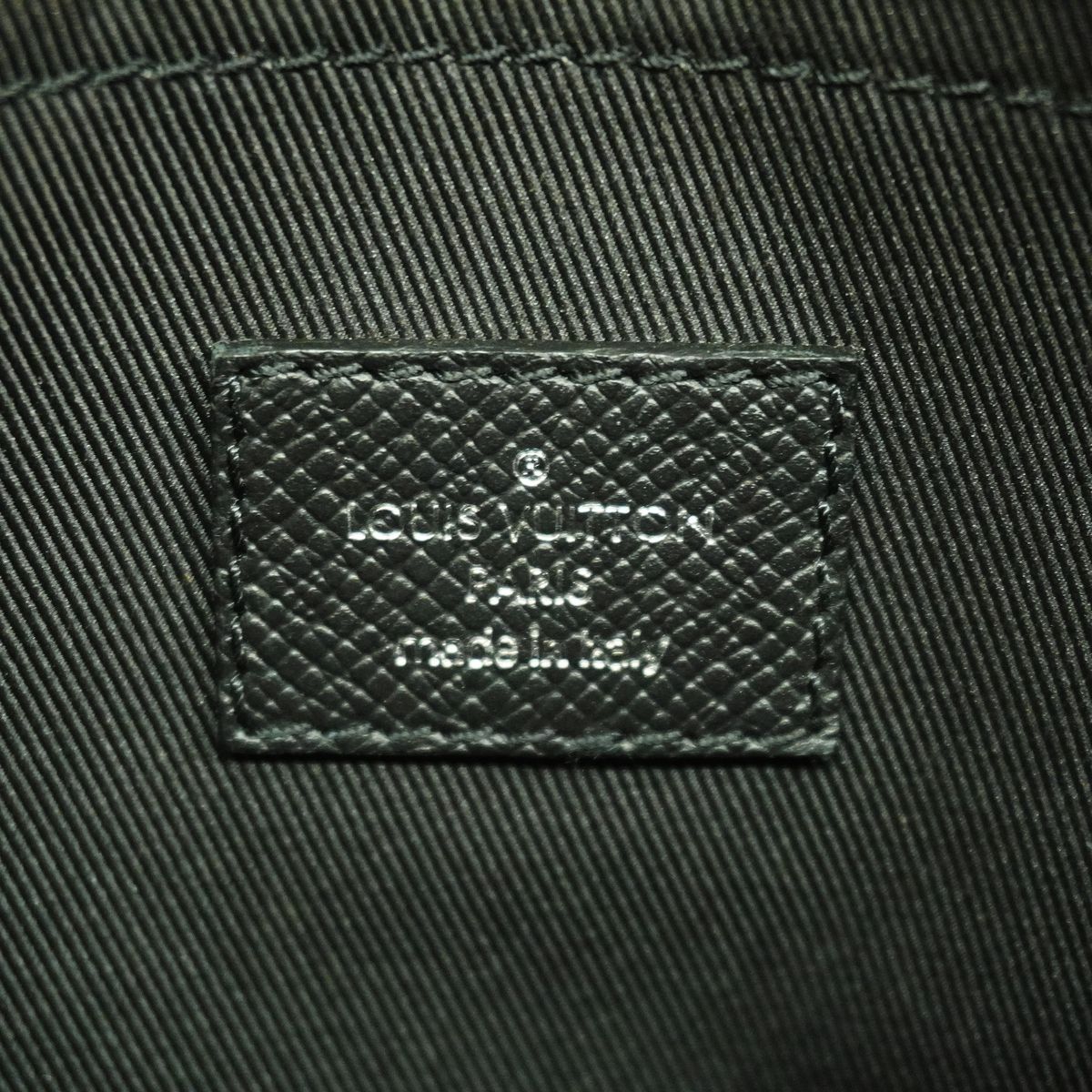 Louis Vuitton Shoulder Bag Taigarama Outdoor Messenger PM Black — view 5