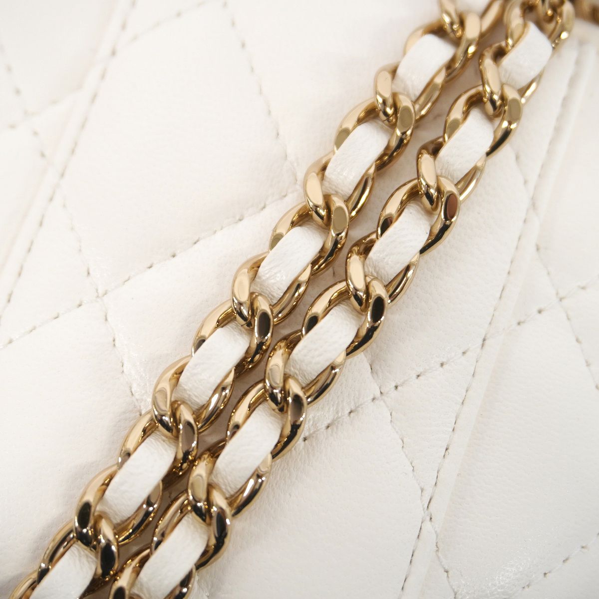 Chanel Vanity Bag Quilted Lambskin White Champagne Gold — view 7