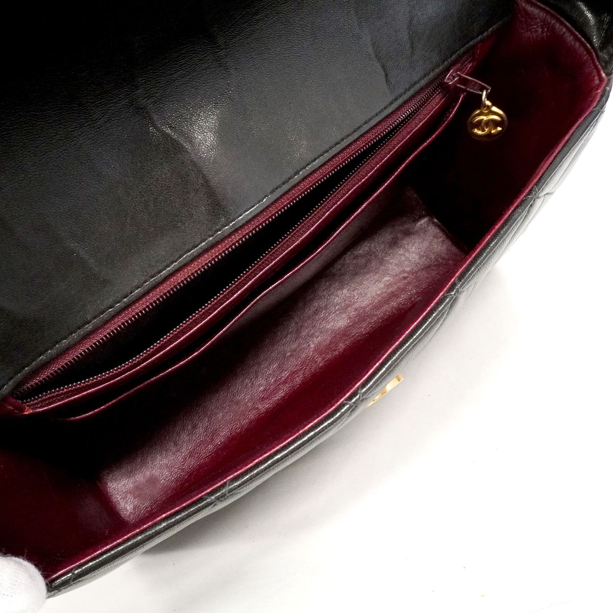 Chanel Shoulder Bag Quilted Lambskin Black Gold — view 4