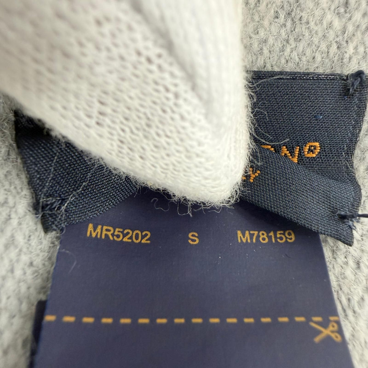 Louis Vuitton Echarpe LV Essential Shine Wool Silk Blend Scarf Black — view 7