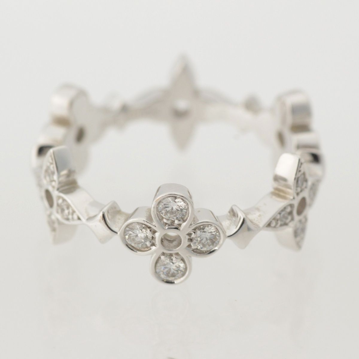 Louis Vuitton Monogram Fine Dentelle Diamond Ring White Gold — view 4