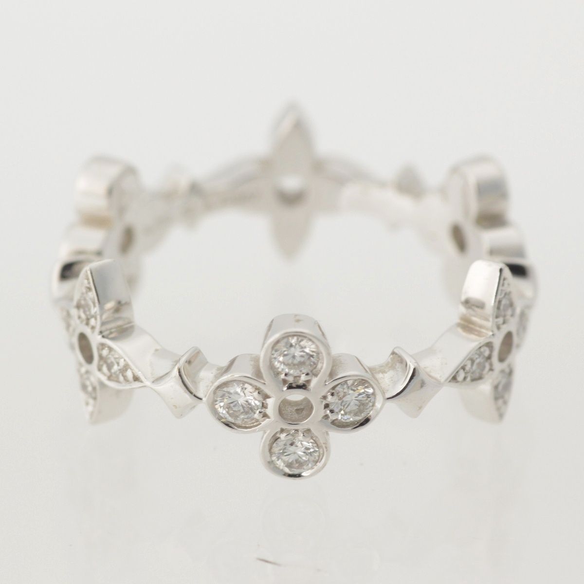 Louis Vuitton Monogram Fine Dentelle Diamond Ring White Gold — view 5
