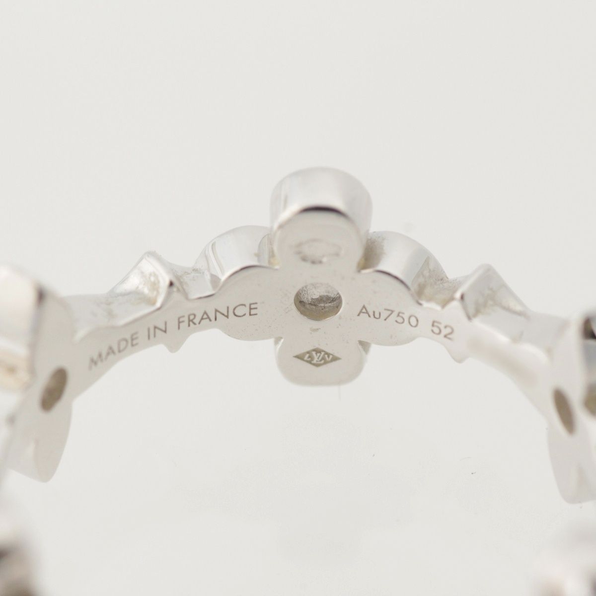 Louis Vuitton Monogram Fine Dentelle Diamond Ring White Gold — view 8