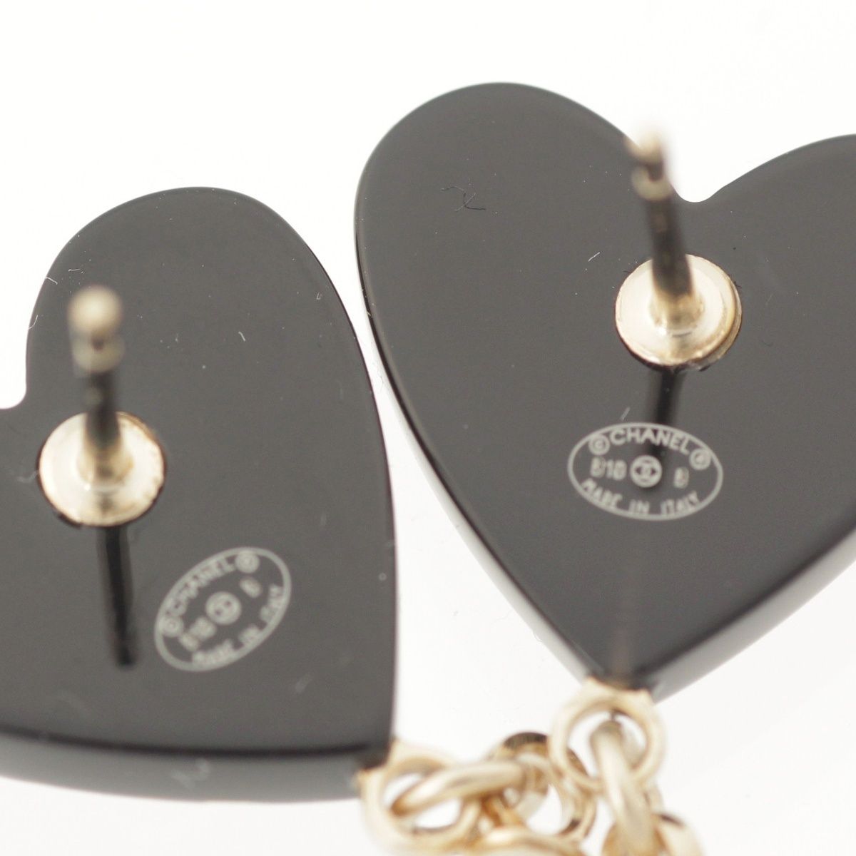 Chanel CC Logo Heart Pearl Earrings Black — view 7