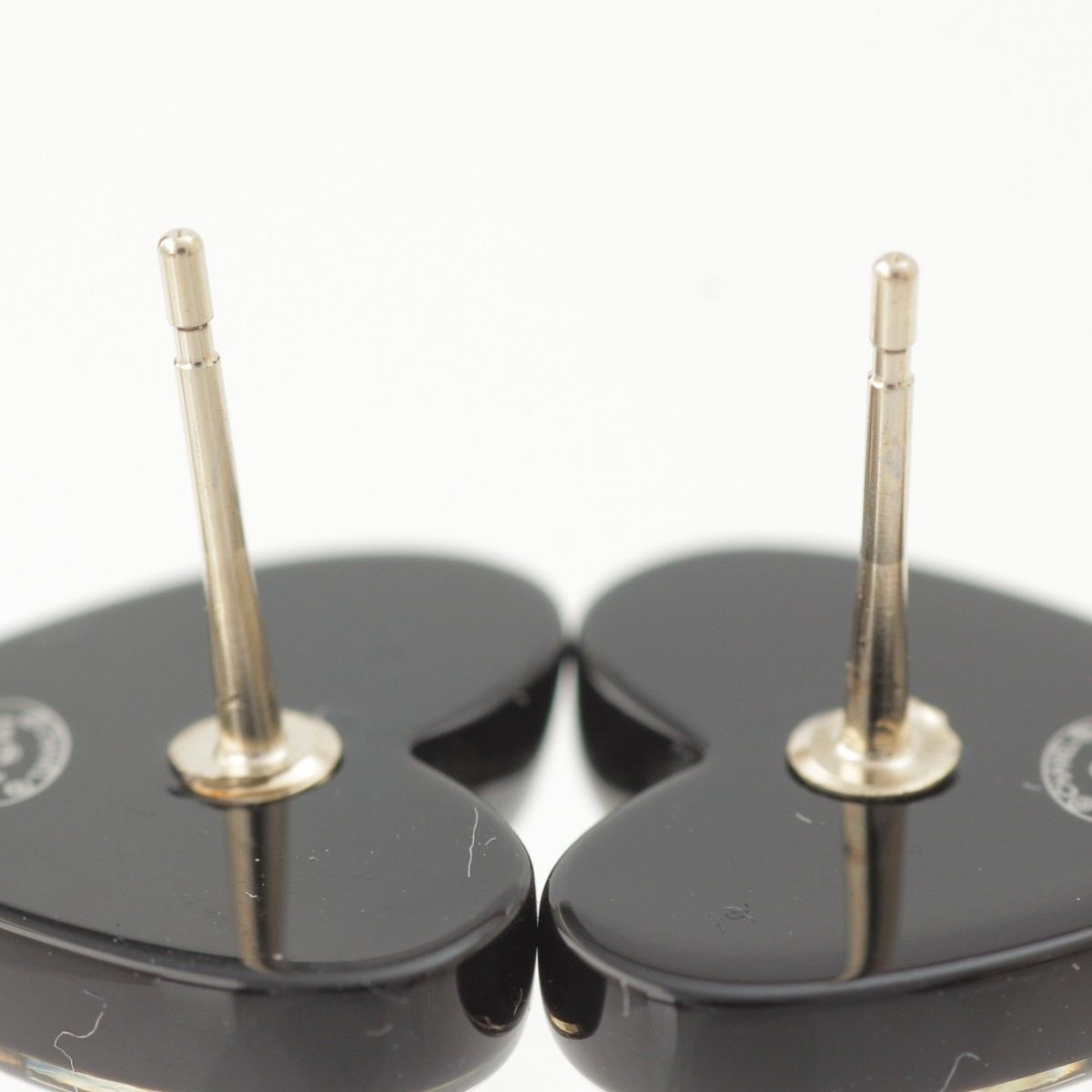Chanel CC Logo Heart Pearl Earrings Black — view 8