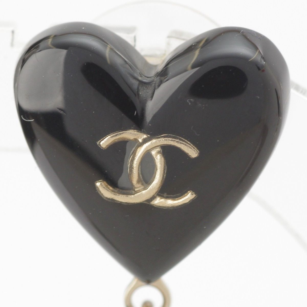 Chanel CC Logo Heart Pearl Earrings Black — view 3