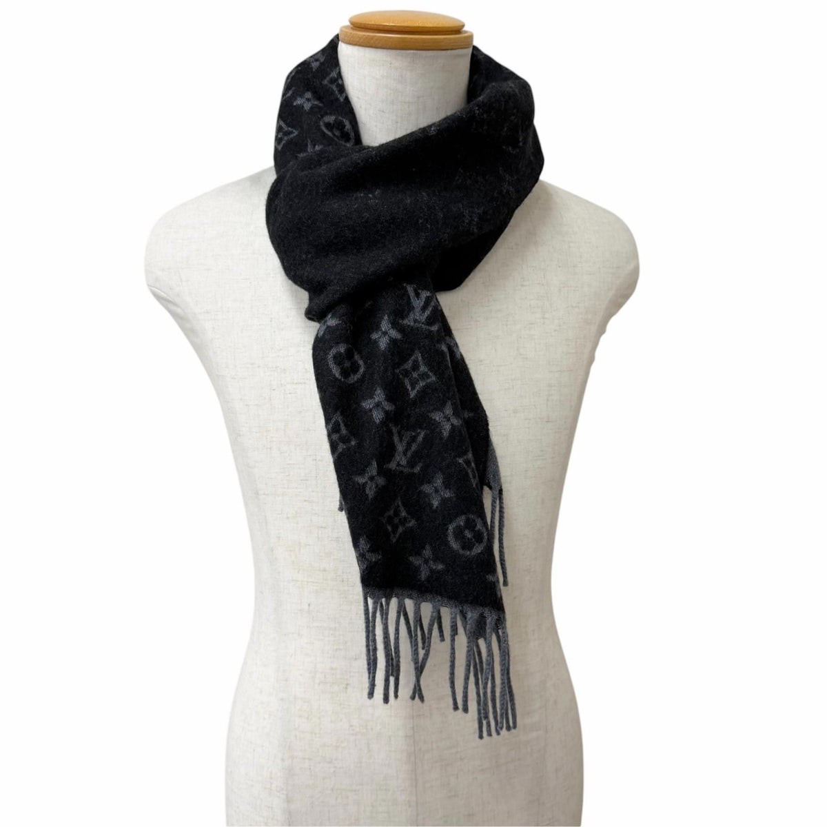 Louis Vuitton Monogram Gradient Cashmere Wool Scarf Noir — view 2
