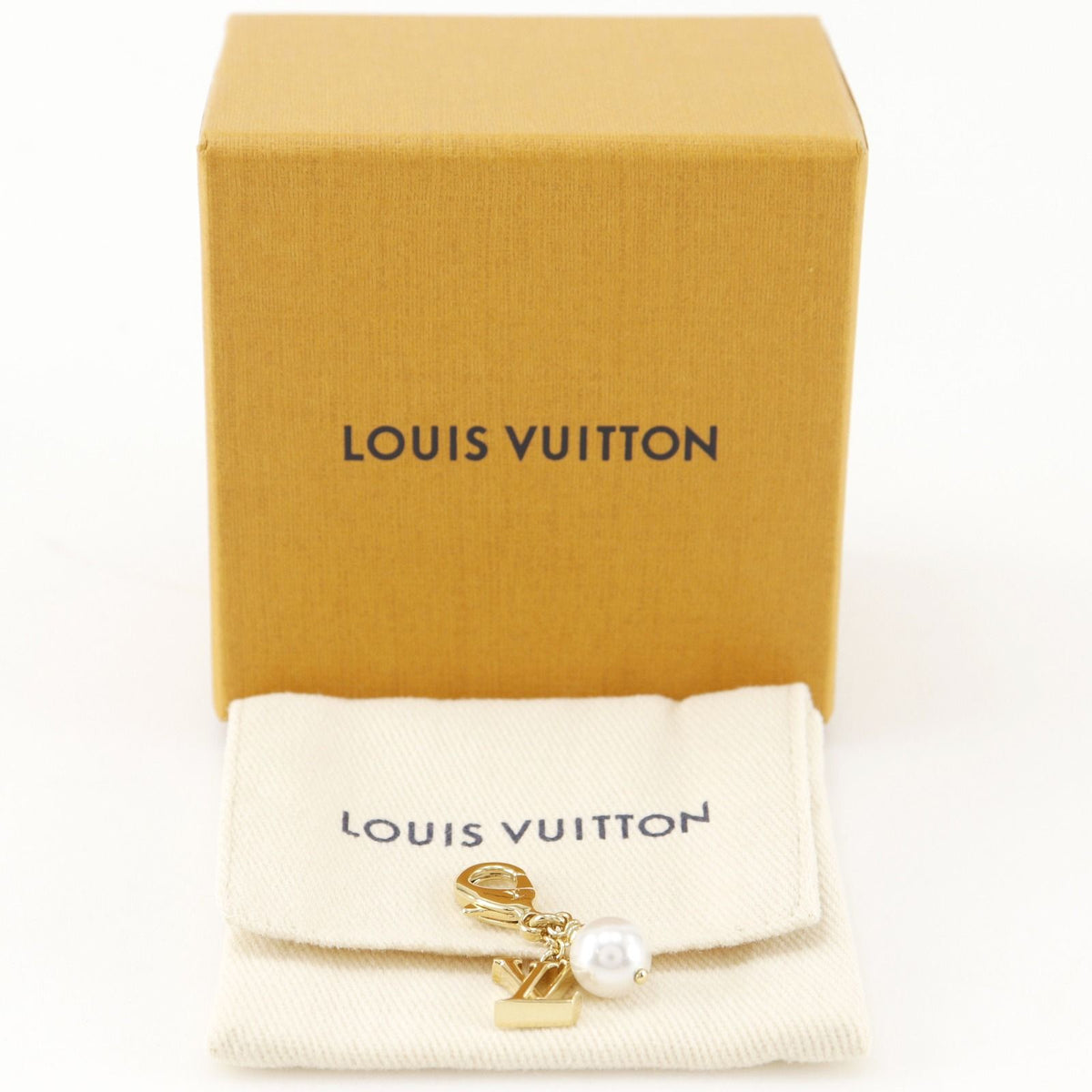 Louis Vuitton Charm LV Pearl Gold Plated Faux Keychain — view 6