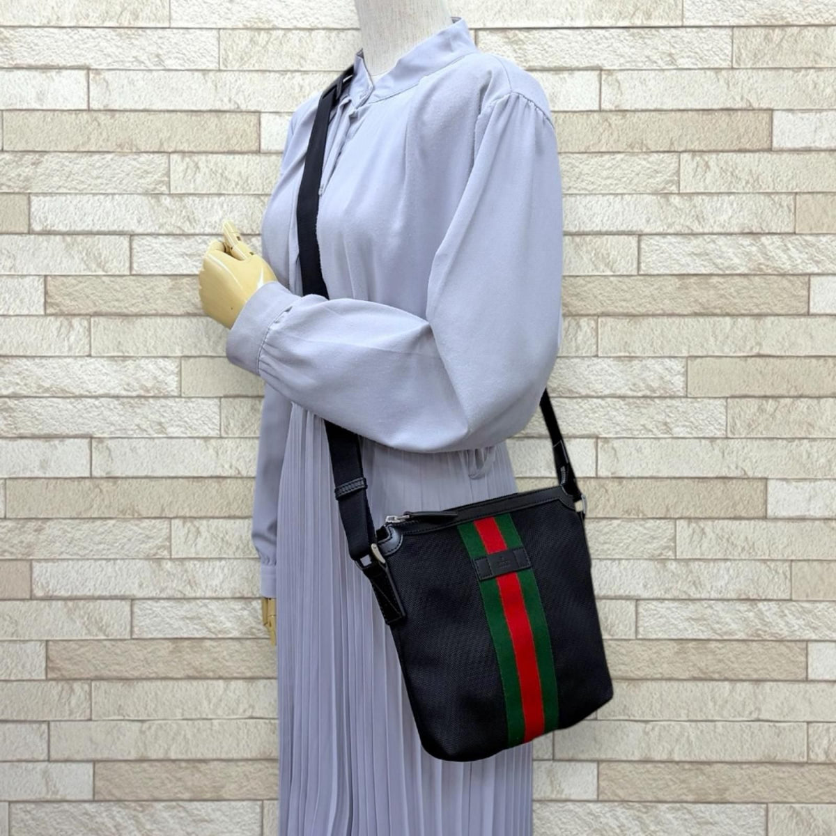 Gucci Sherry Line Shoulder Bag Canvas Black — view 2