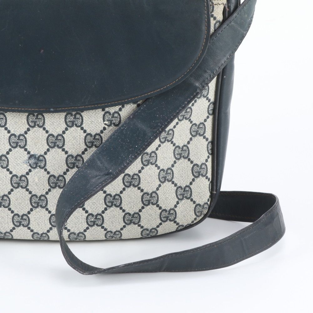 Gucci Vintage GG Supreme Leather Shoulder Bag Crossbody Hand — view 2
