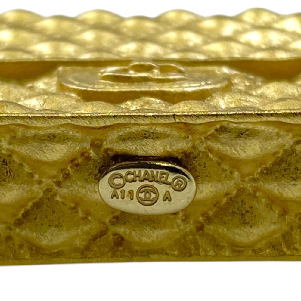 Chanel Key Holder Quilted Bag Motif CC Logo Metal Gold — view 5