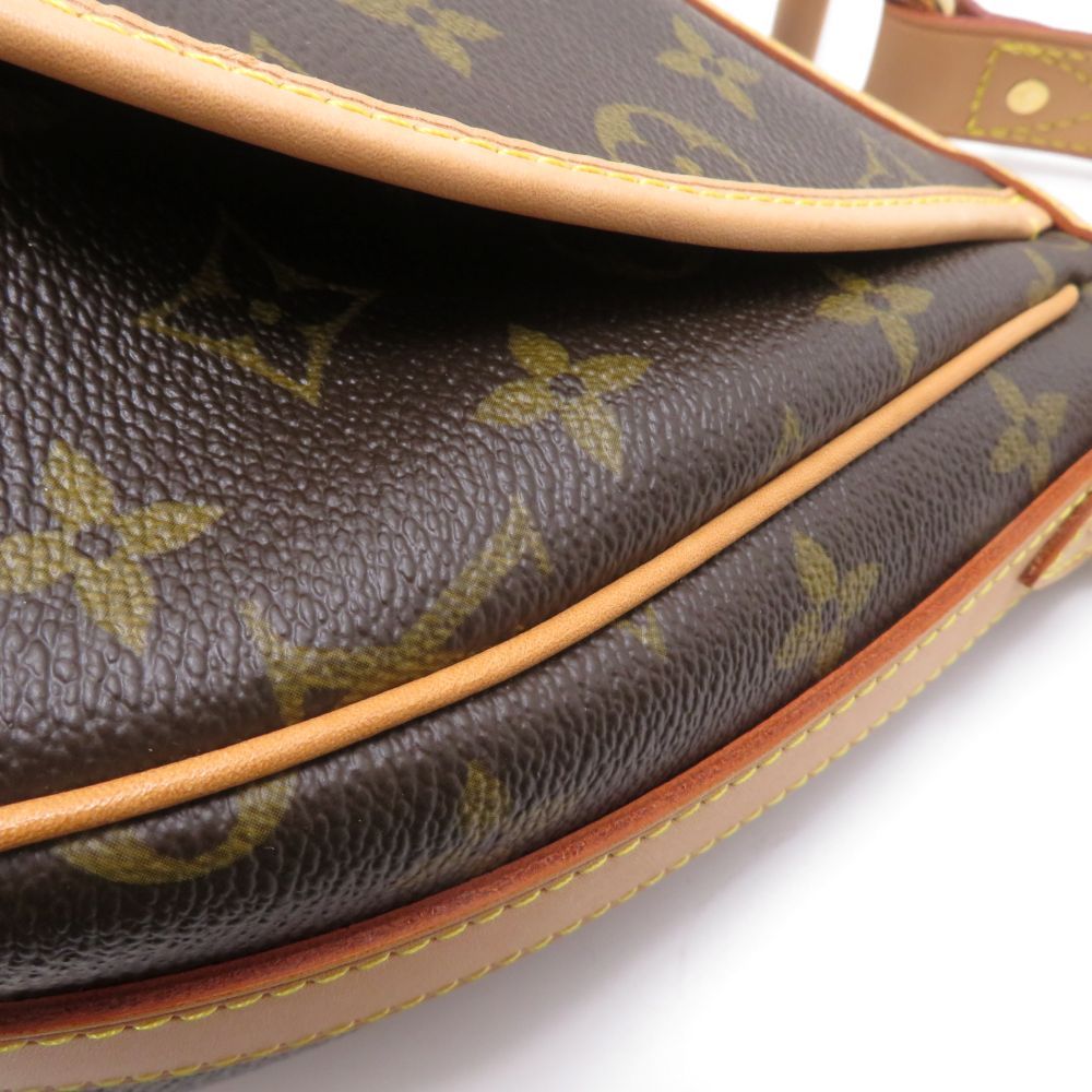 Louis Vuitton Thuraya PM Monogram Shoulder Bag Canvas Brown — view 5