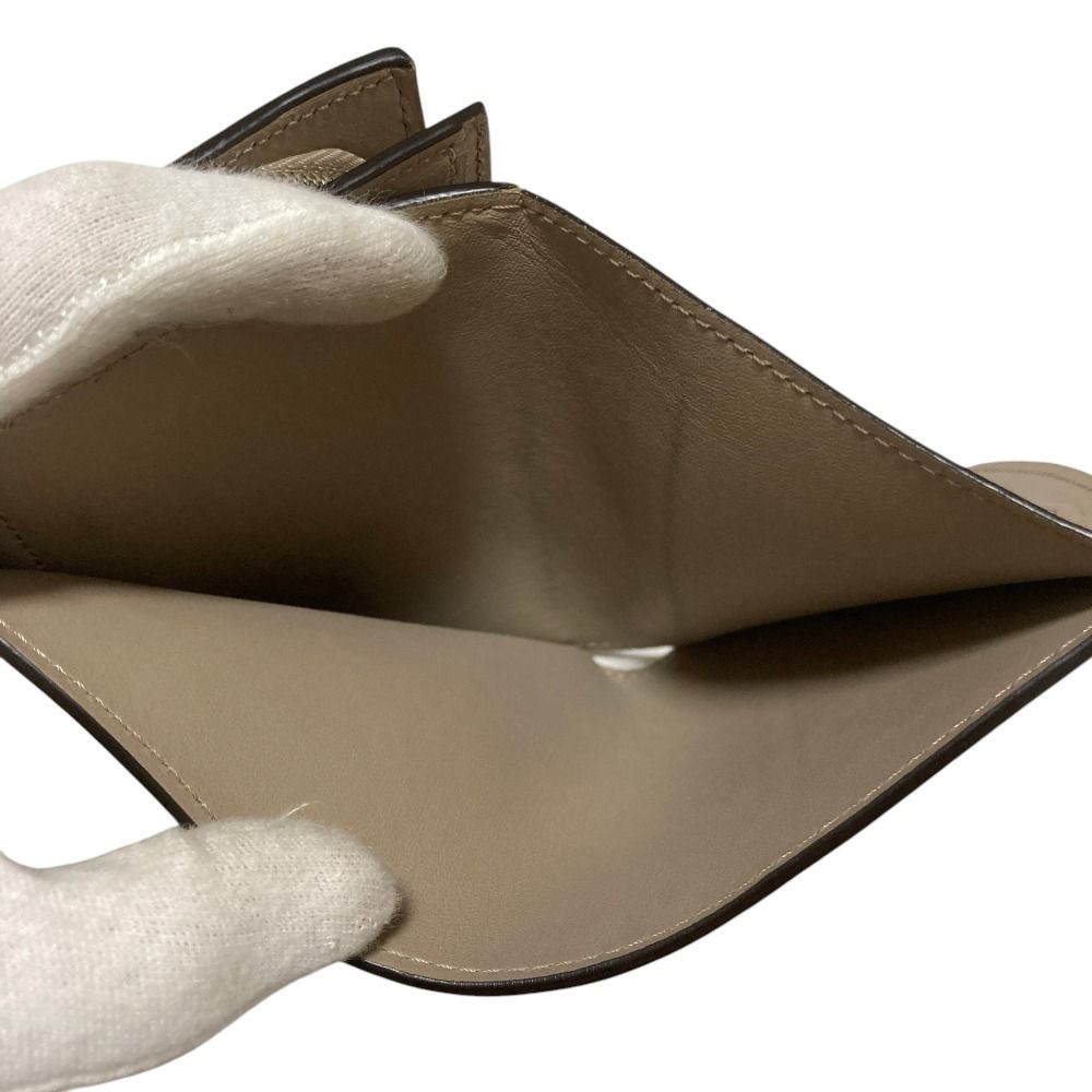 Louis Vuitton Mahina Portefeuille Iris Compact Wallet Bifold Greige — view 8