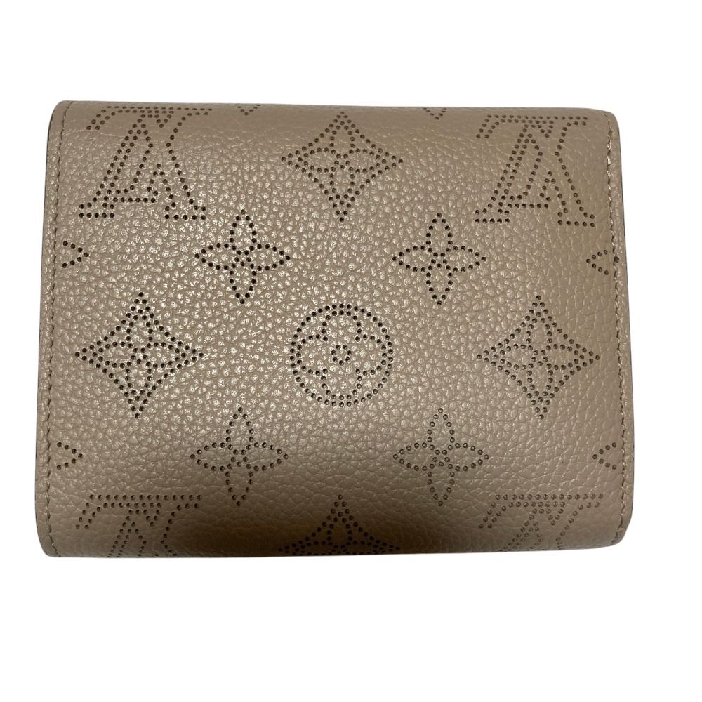 Louis Vuitton Mahina Portefeuille Iris Compact Wallet Bifold Greige — view 4