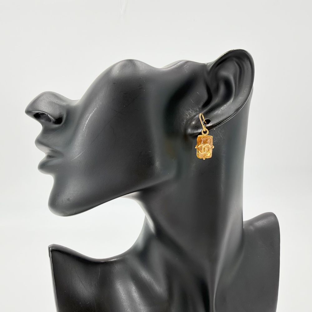 Chanel Earrings CC Logo Swing 99P Gold — view 2
