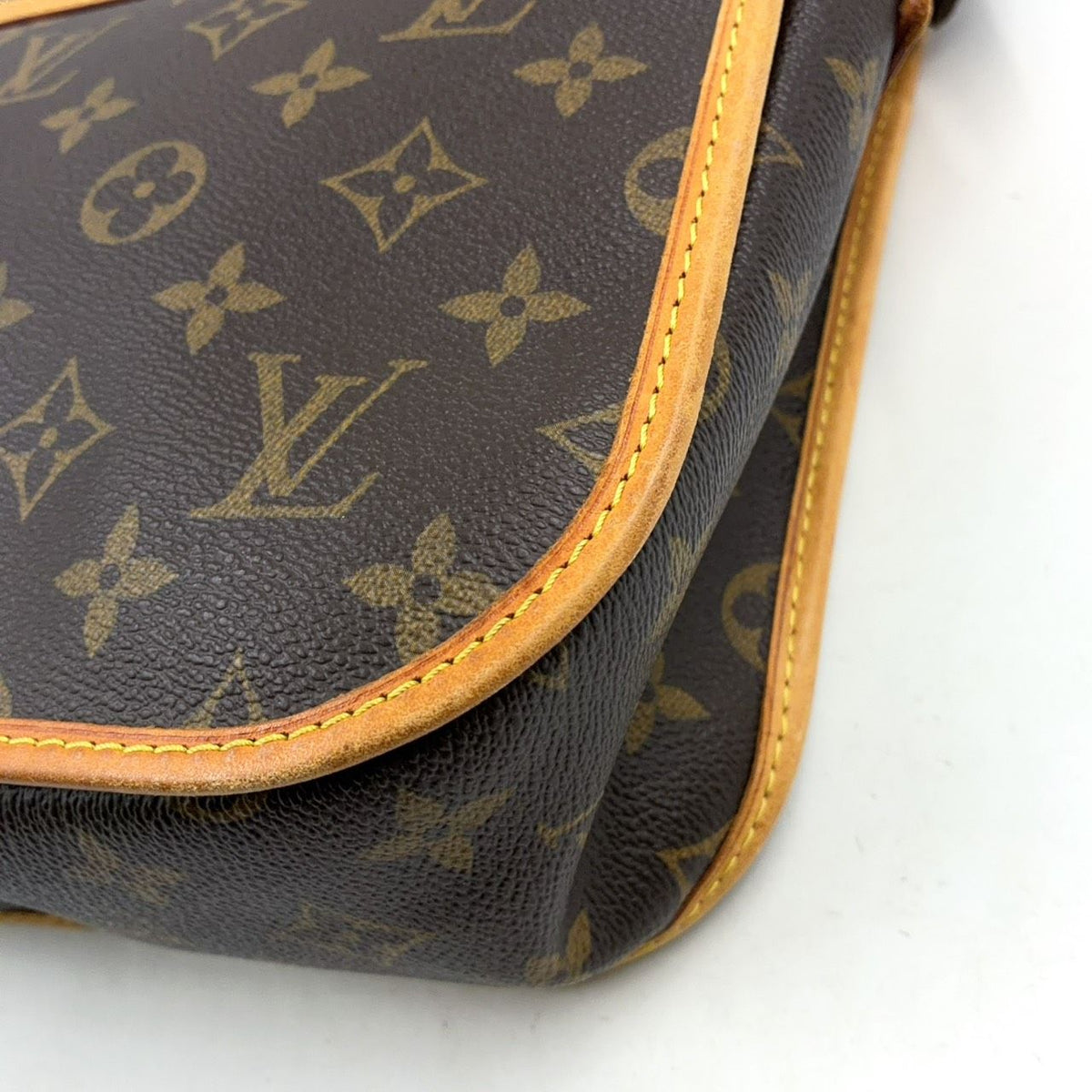 Louis Vuitton Messenger PM Bosphore Monogram Leather Brown Shoulder Bag Gold — view 8