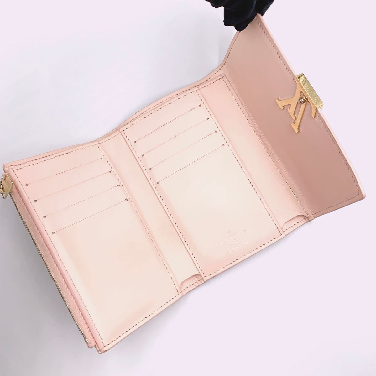 Louis Vuitton Portefeuille Capucines Leather Light Pink Wallet Gold — view 3