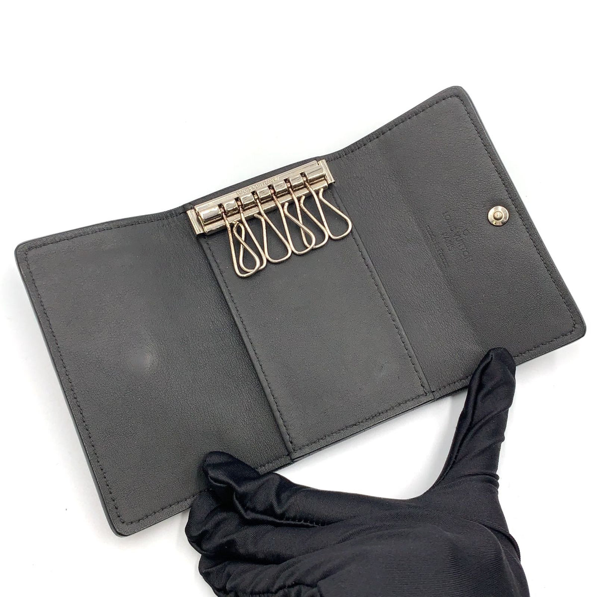 Louis Vuitton Multicles 6 Enabled Taurillon Leather Black Key Case Silver Key — view 3