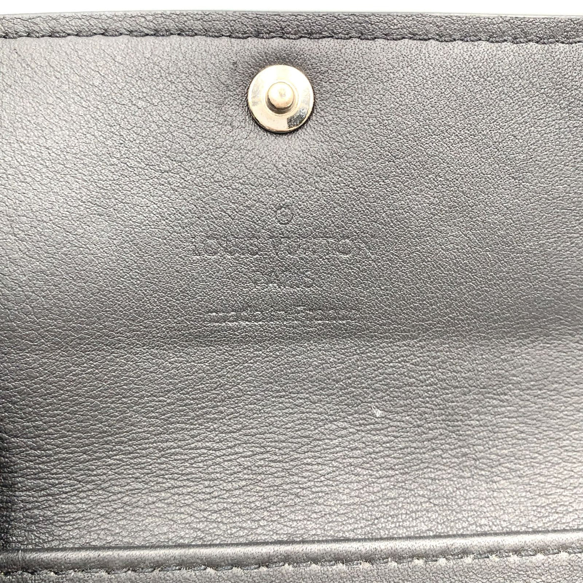 Louis Vuitton Multicles 6 Enabled Taurillon Leather Black Key Case Silver Key — view 4
