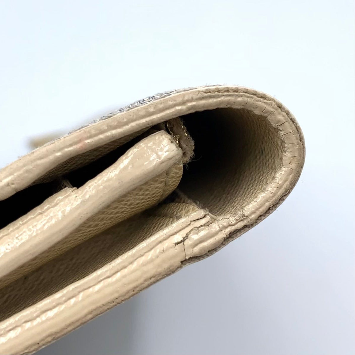 Louis Vuitton Azur Portefeuille Emily Leather White Bifold Wallet Gold — view 6