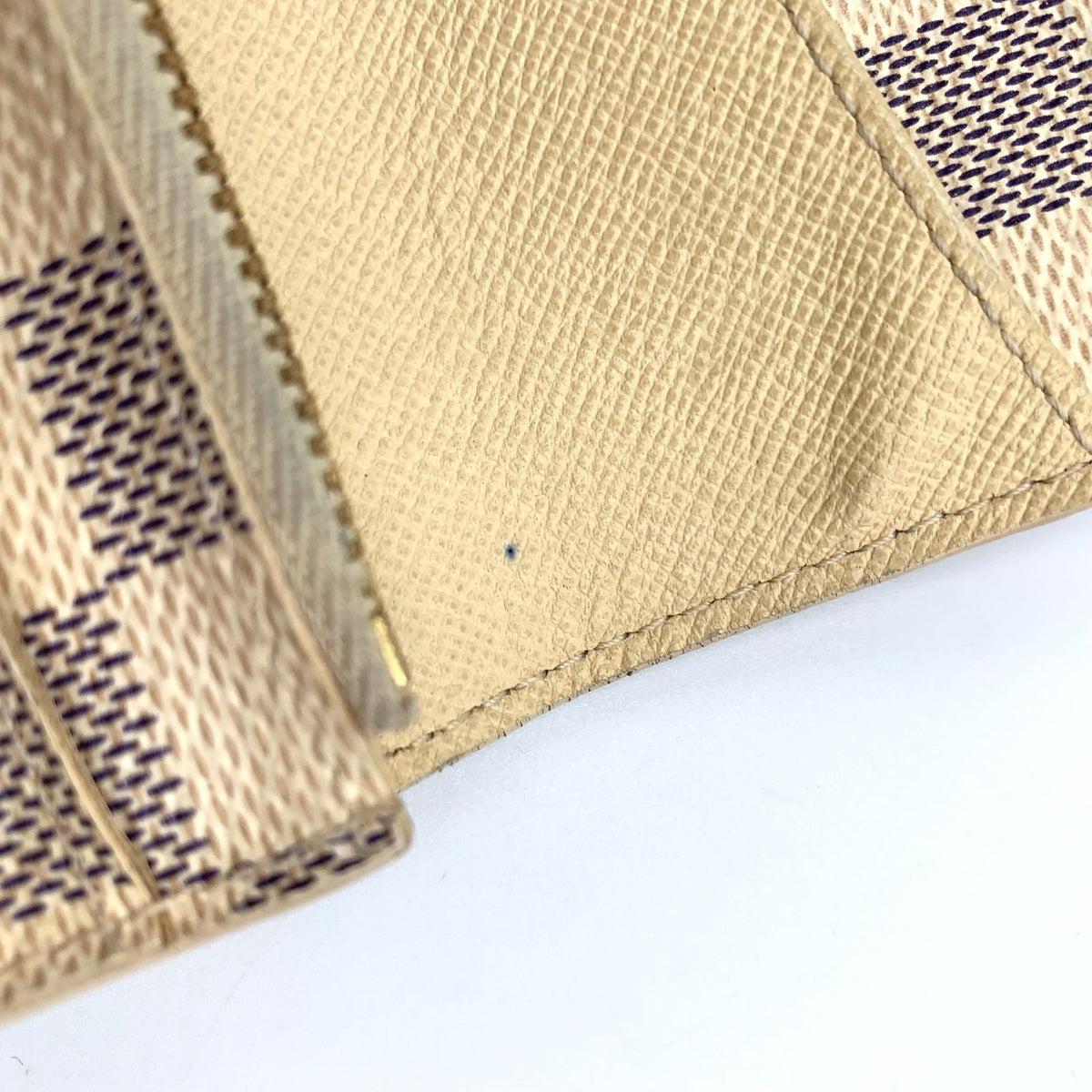 Louis Vuitton Azur Portefeuille Emily Leather White Bifold Wallet Gold — view 8